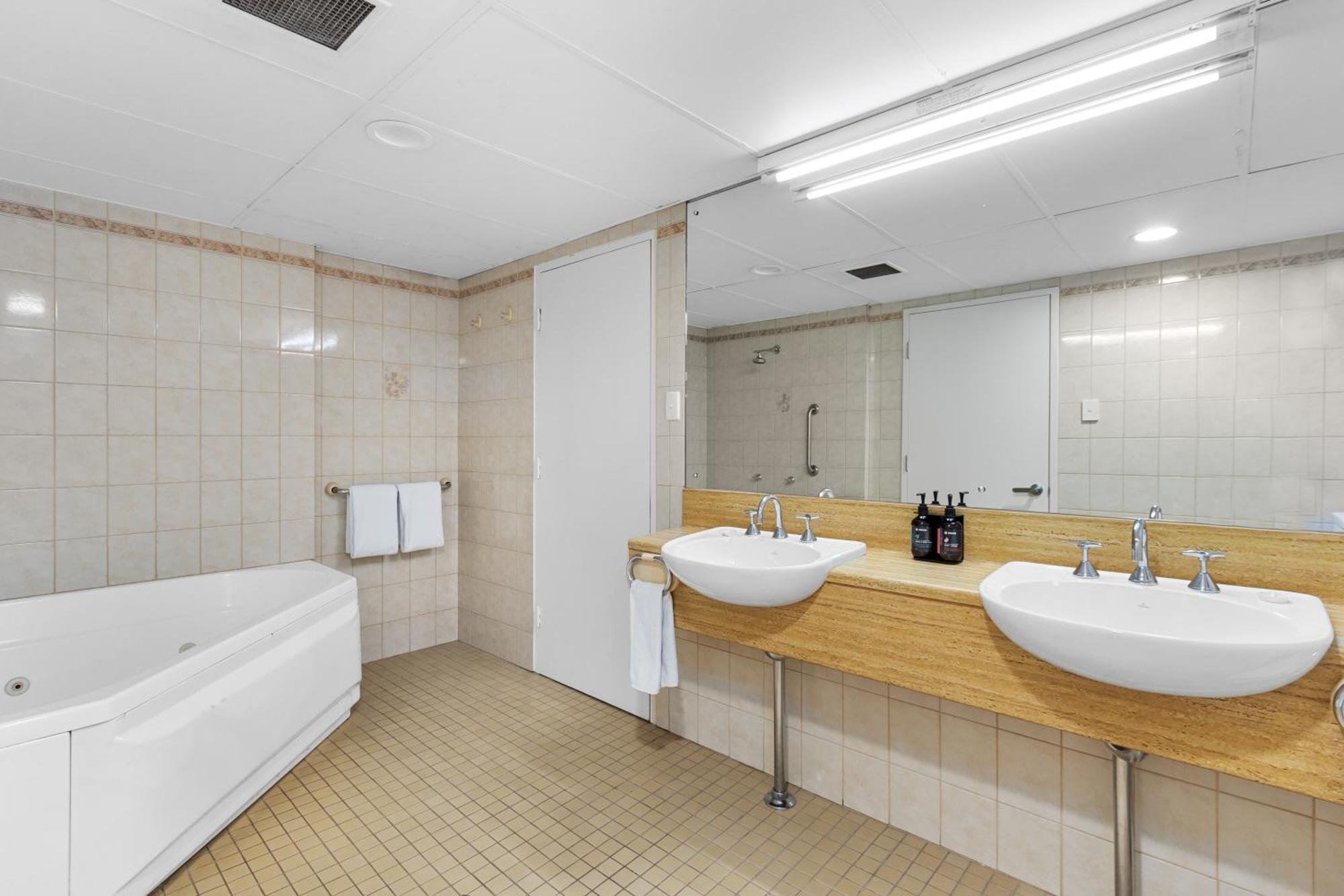 Comfort Hotel Adelaide Meridien North Adelaide Exterior photo